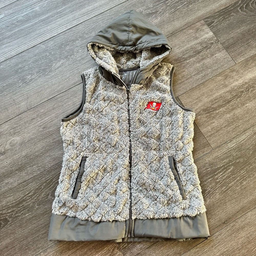 Womens Antigua Tampa Bay Buccaneers vest.